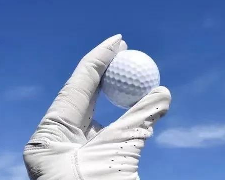 高爾夫模擬器訓(xùn)練+下場(chǎng)實(shí)戰(zhàn)，助你更快學(xué)會(huì)高爾夫球